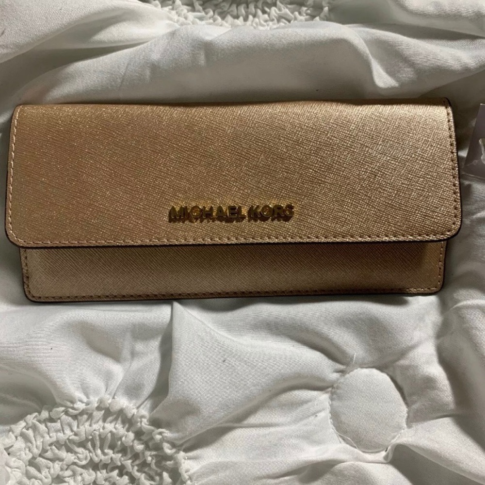 Brand New Michael Kors Jet Set Travel Flat Wallet